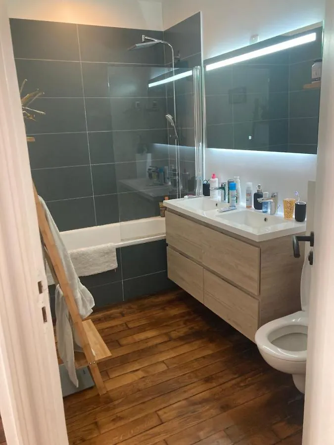 Appartement 3 Pieces Paris 11E 0*,